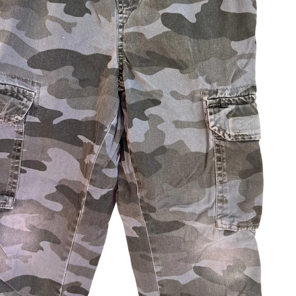 TCP camo Cargo Pants size 8